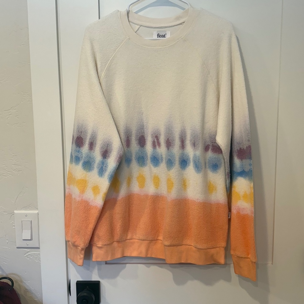 Feat crewneck size Large
